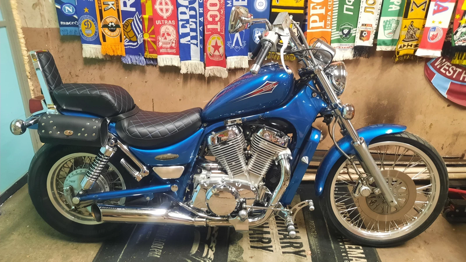 Suzuki Intruder