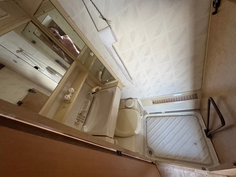 Каравана Adria, снимка 10 - Каравани и кемпери - 51474111