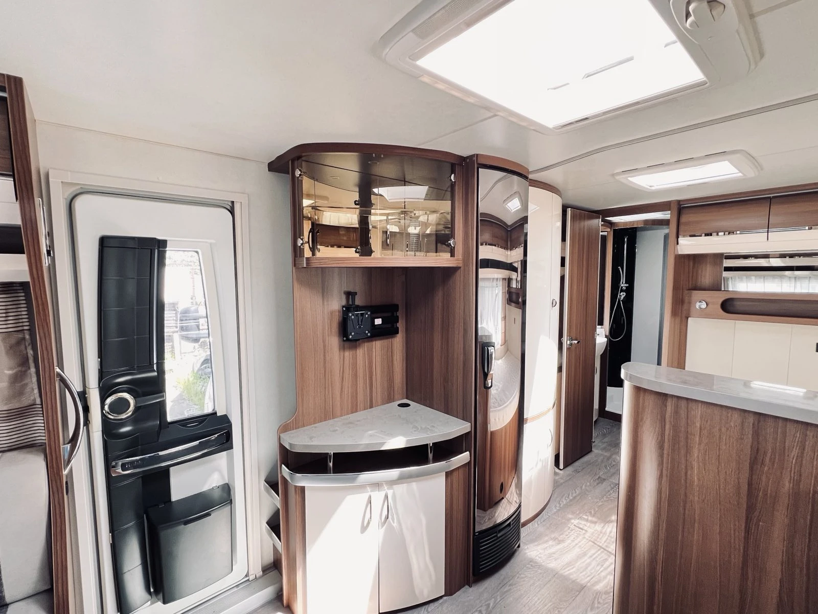 Каравана Hobby Prestige 720 KWFU, КЛИМАТИК МУВЪР ТЕНТА СОЛАР - изображение 10