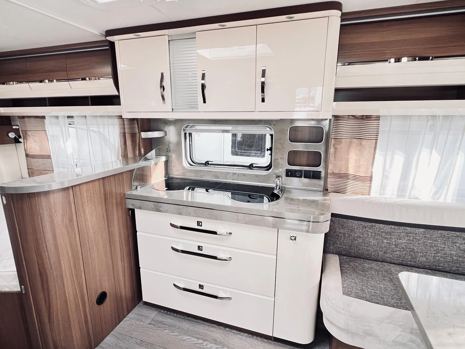 Каравана Hobby Prestige 720 KWFU, КЛИМАТИК МУВЪР ТЕНТА СОЛАР - изображение 7