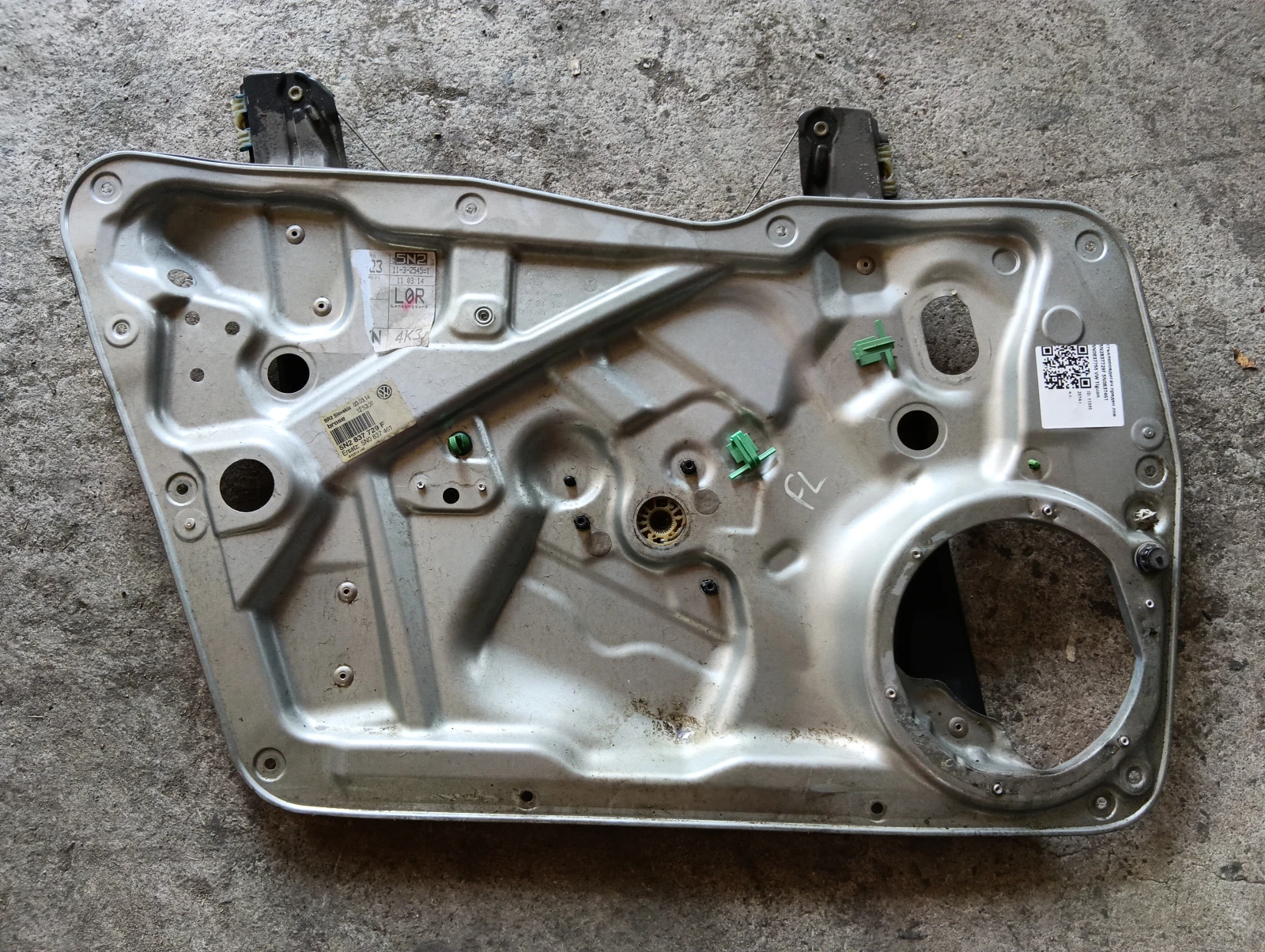 стъклоповдигач преден ляв 5N2837729F 5N0837461 5N0837755 VW Tiguan
