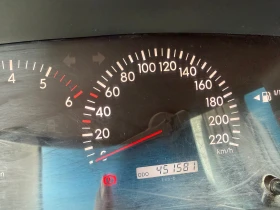 Toyota Corolla 1.4 D-4D   Гаражна, Обслужен, снимка 11