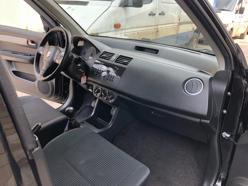 Suzuki Swift 1.3DOHC 92k.c., снимка 9 - Автомобили и джипове - 45751252