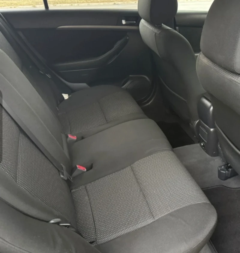 Toyota Avensis, снимка 6 - Автомобили и джипове - 52842413