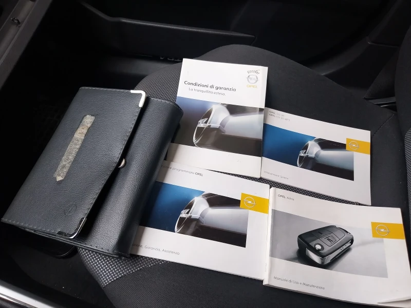 Opel Astra 1.6, снимка 12 - Автомобили и джипове - 53222135