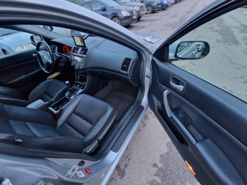 Honda Accord 2.0 i-VTEC, снимка 10 - Автомобили и джипове - 53593400
