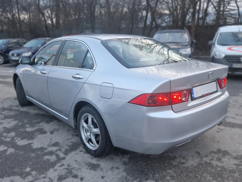 Honda Accord 2.0 i-VTEC, снимка 4 - Автомобили и джипове - 53593400