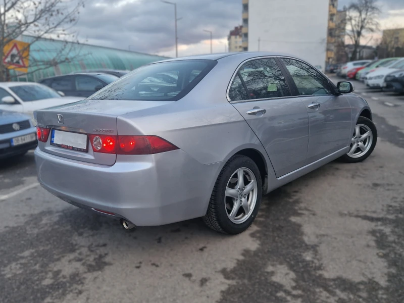 Honda Accord 2.0 i-VTEC, снимка 2 - Автомобили и джипове - 53593400
