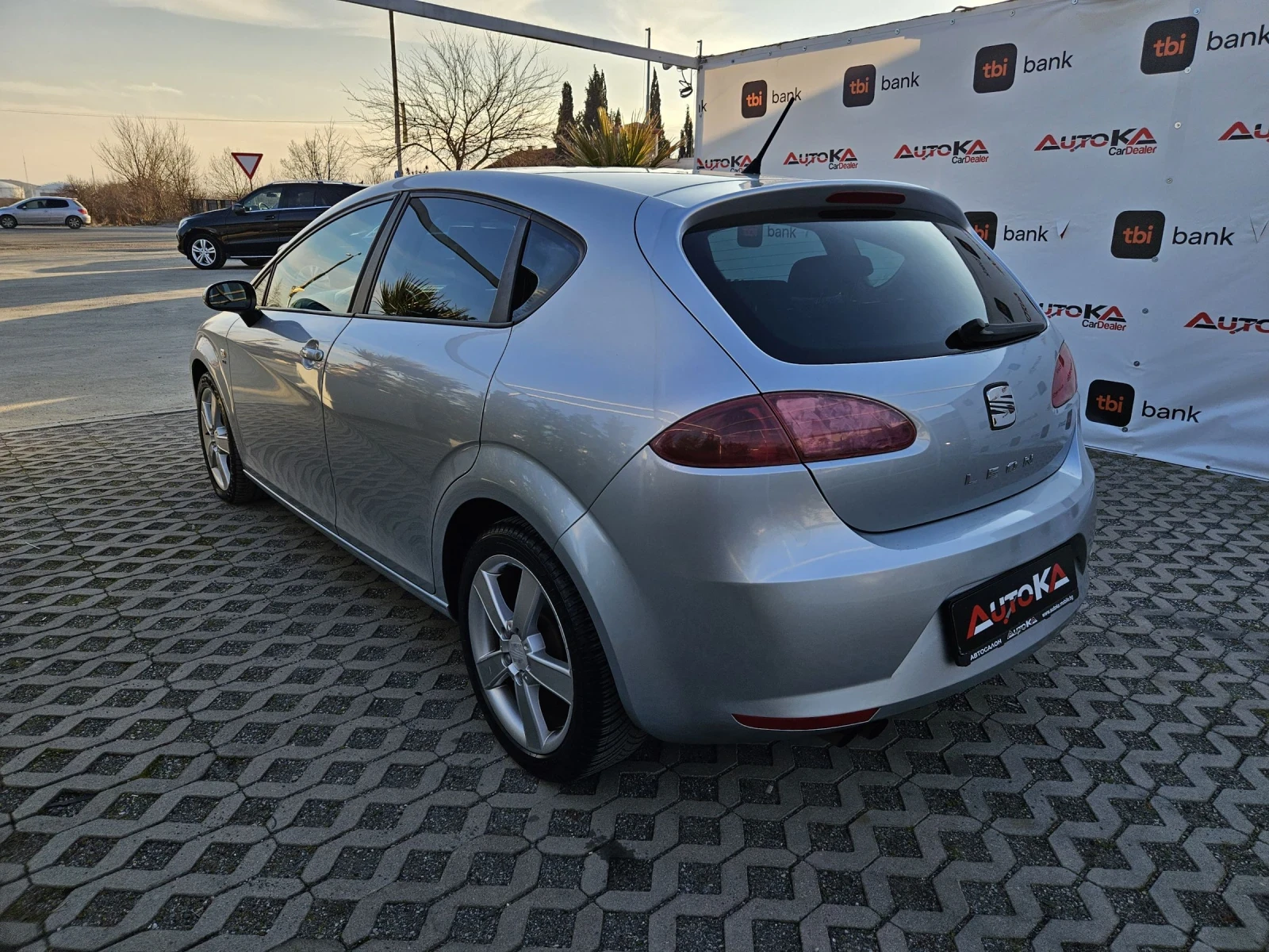 Seat Leon 2.0TDI-140кс= 6СКОРОСТИ= АВТОПИЛОТ= КЛИМАТРОНИК - изображение 5