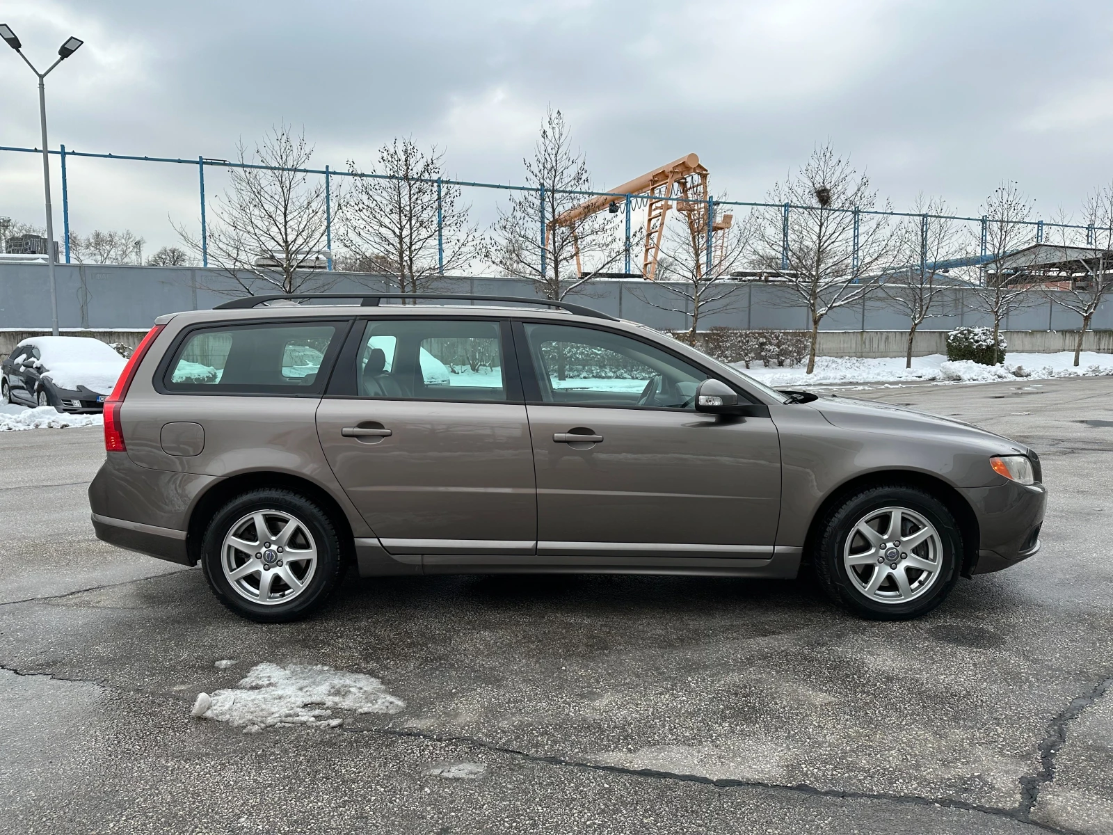 Volvo V70 2.5i 200 к.с. - изображение 5