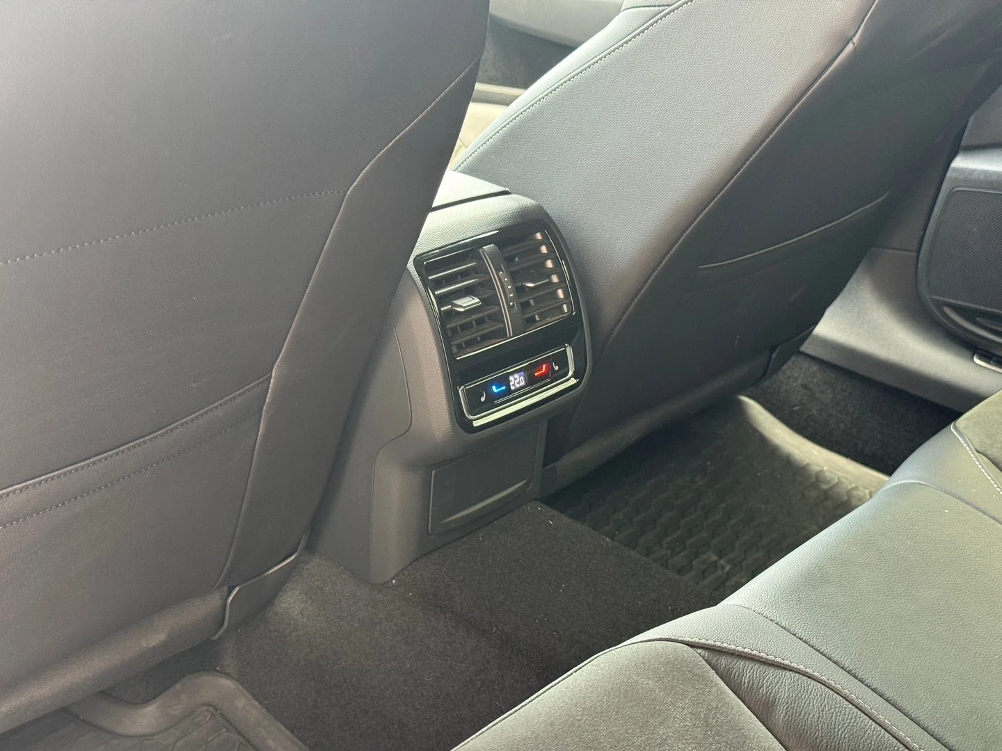 VW Arteon R-Line 2.0 TDI SCR DSG - изображение 7