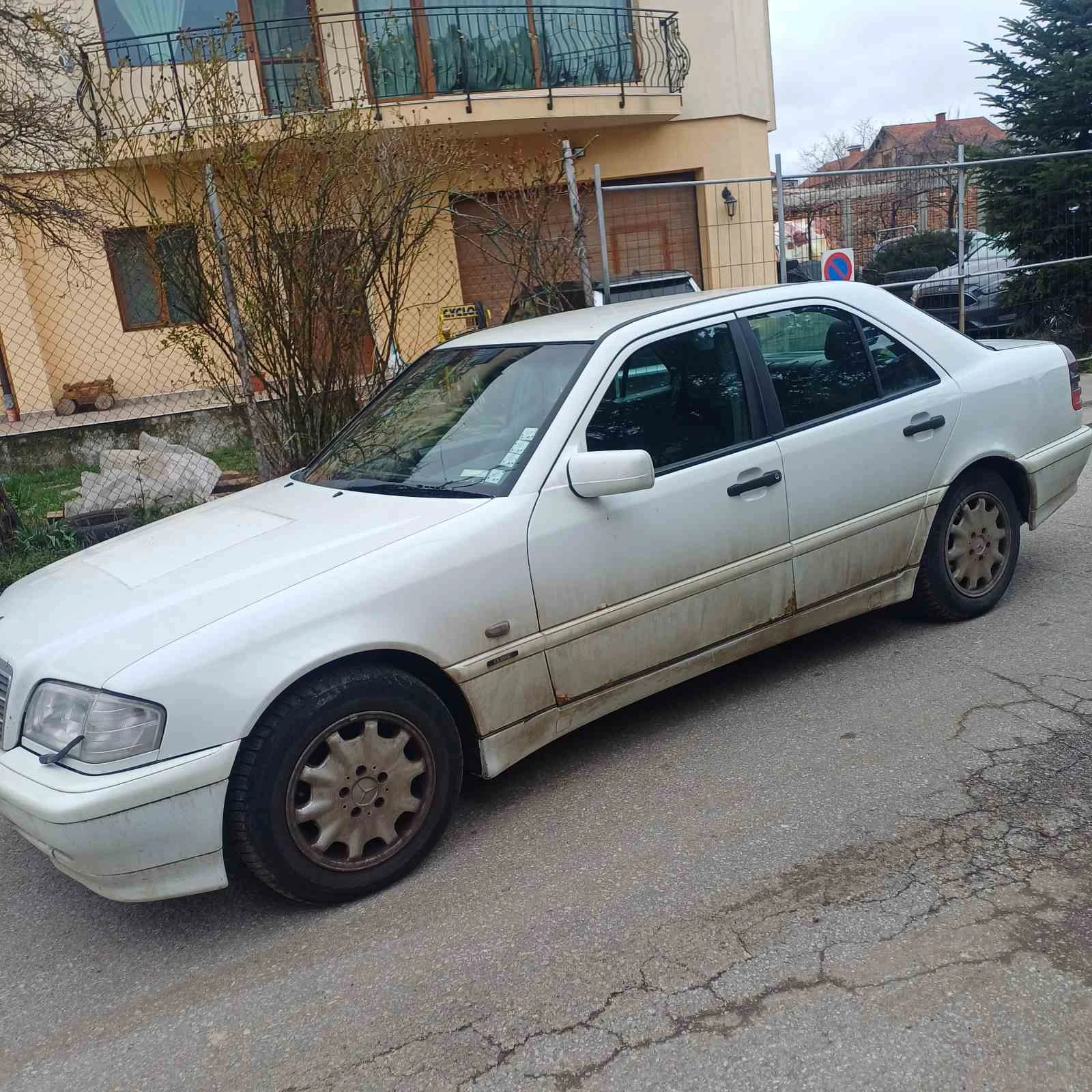 Mercedes-Benz C 220 C220 CDI, снимка 4 - Автомобили и джипове - 54028054