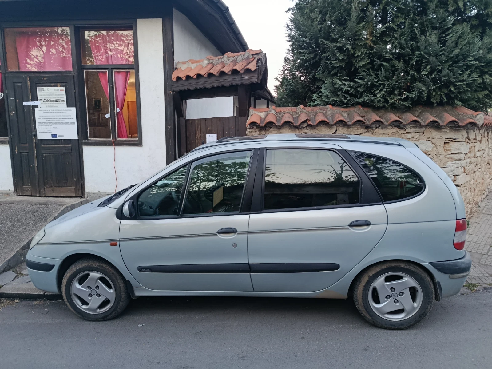 Renault Scenic, снимка 2 - Автомобили и джипове - 54239361