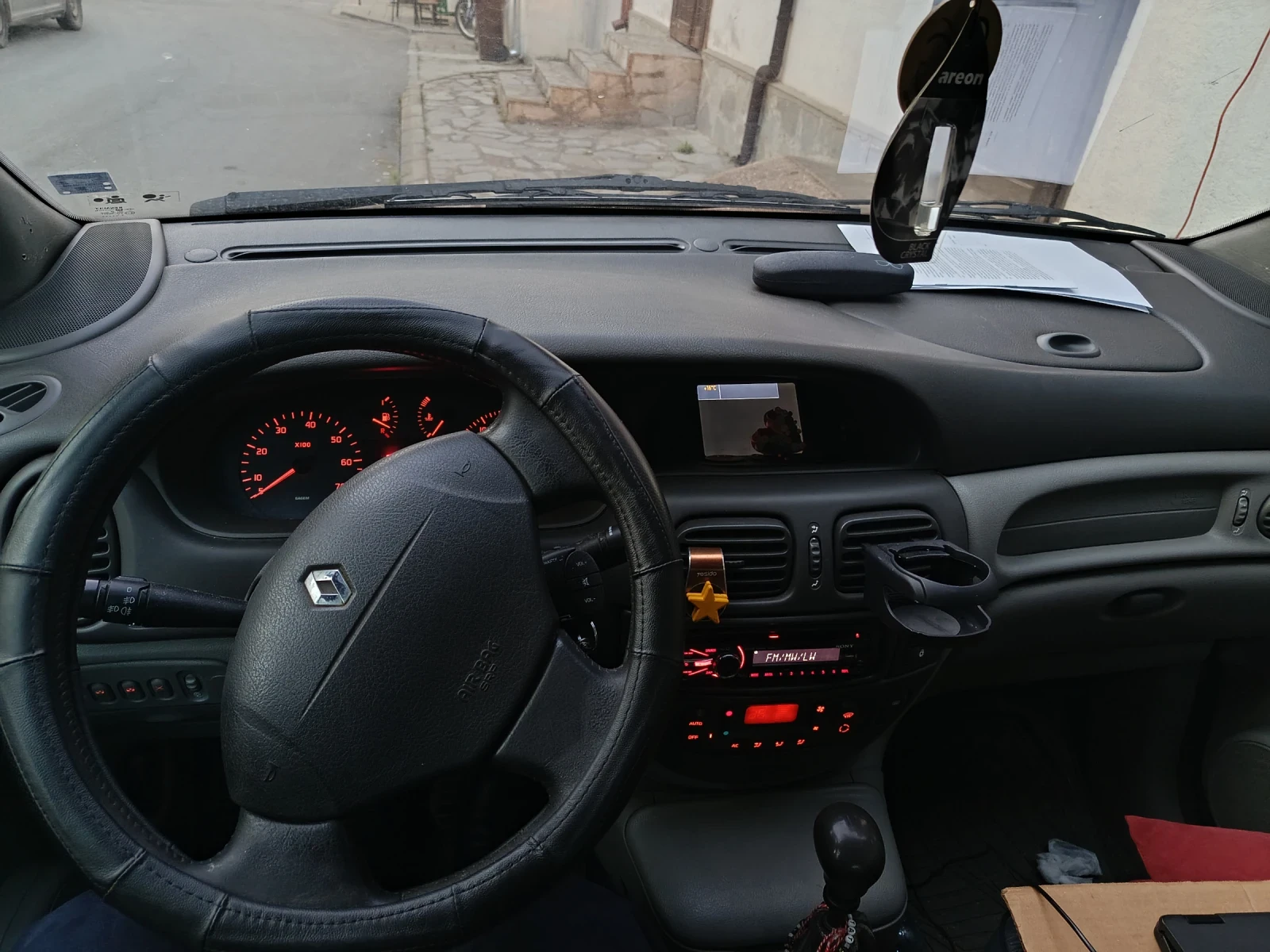 Renault Scenic, снимка 5 - Автомобили и джипове - 54239361