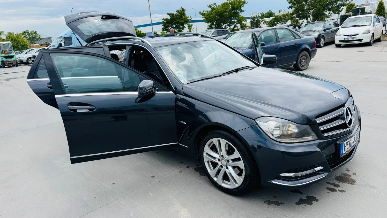 Mercedes-Benz C 220, снимка 3 - Автомобили и джипове - 54607196