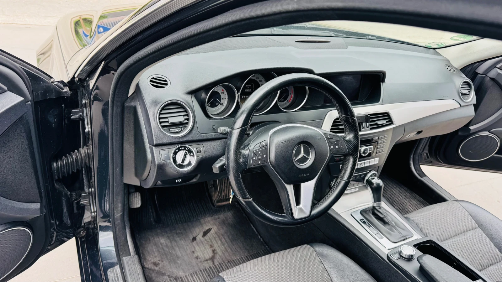 Mercedes-Benz C 220, снимка 11 - Автомобили и джипове - 54607196