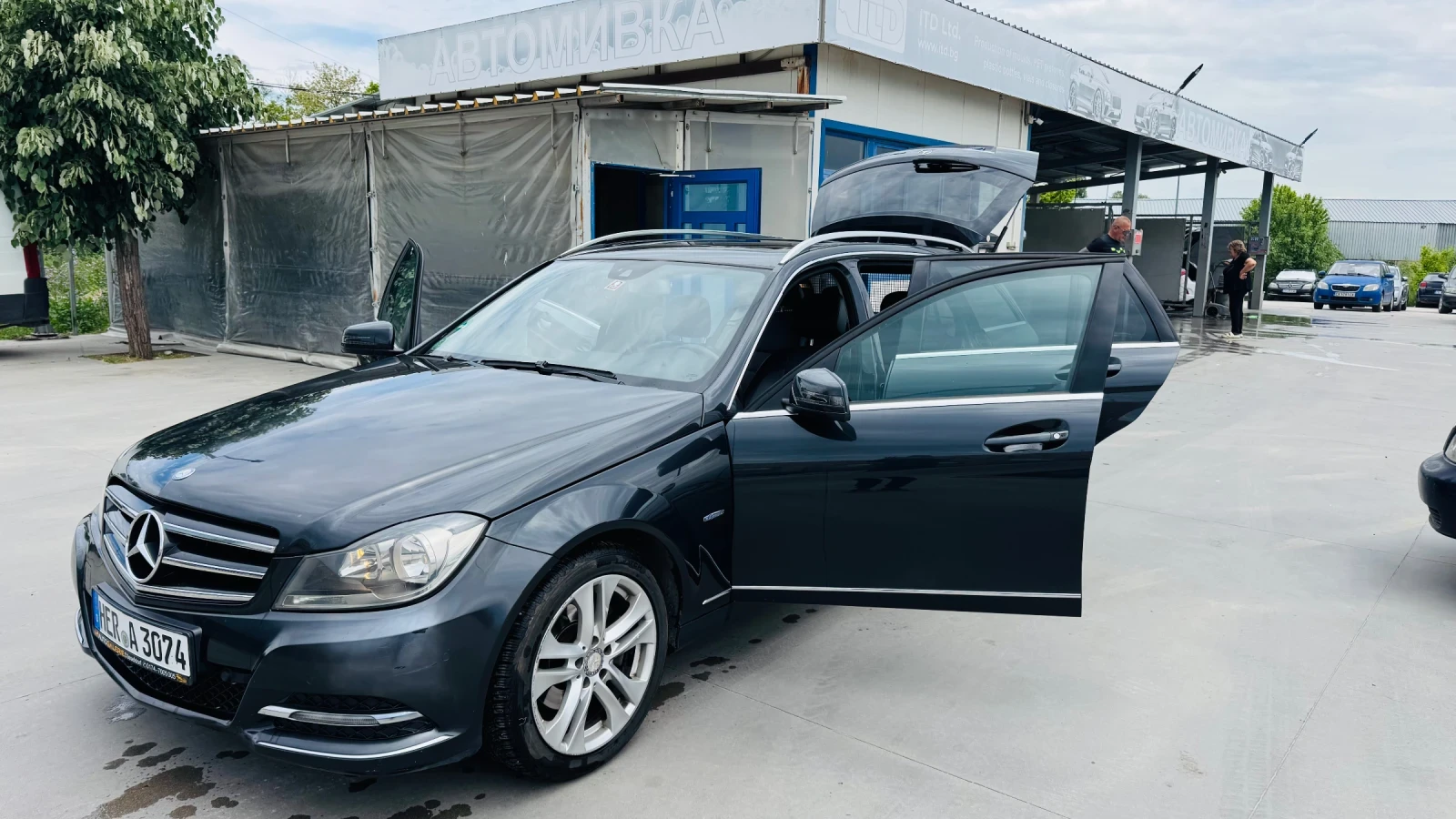 Mercedes-Benz C 220, снимка 2 - Автомобили и джипове - 54607196