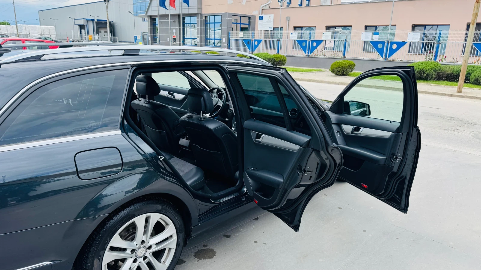Mercedes-Benz C 220, снимка 4 - Автомобили и джипове - 54607196