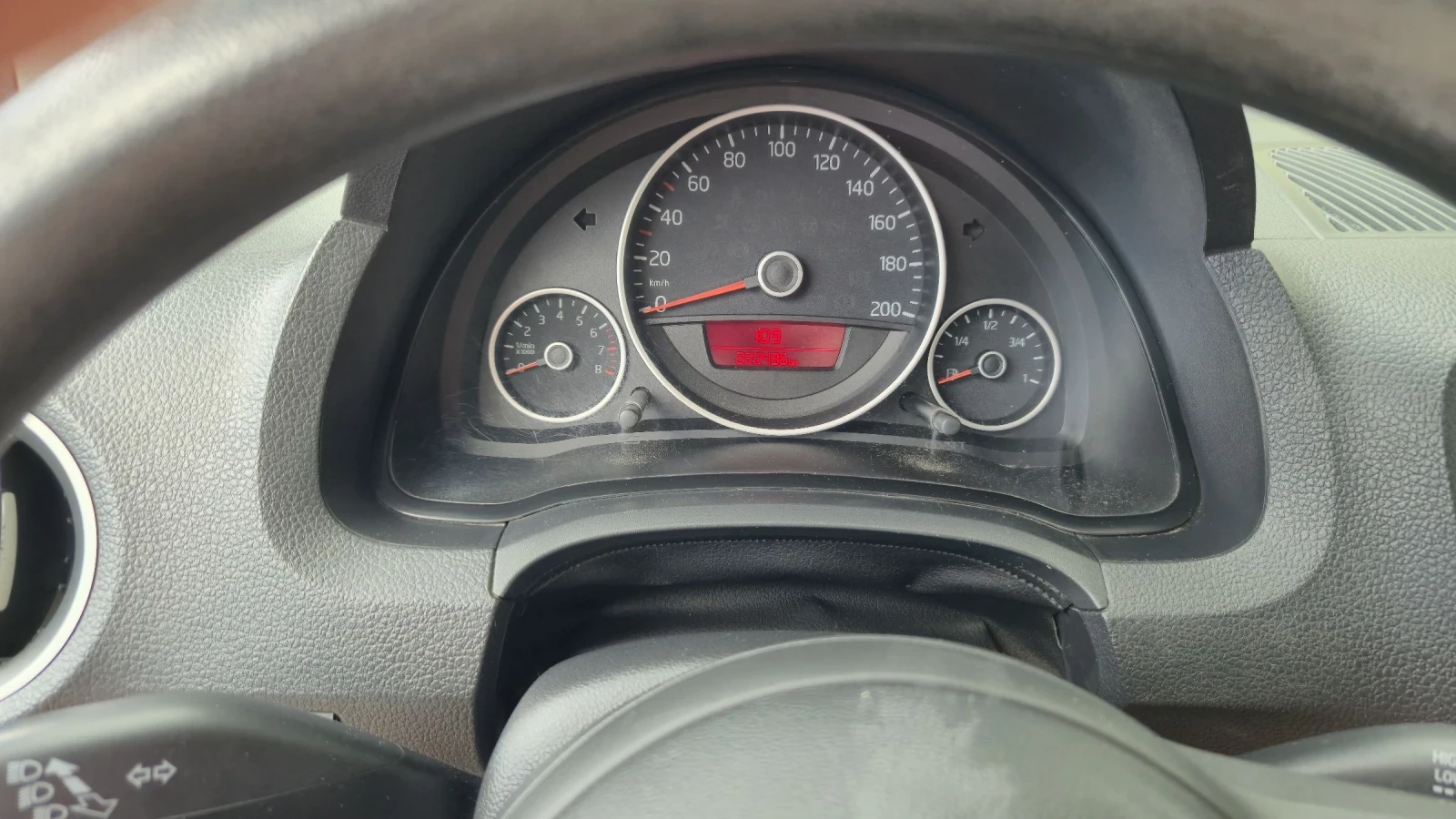 VW Up, снимка 8 - Автомобили и джипове - 54932807