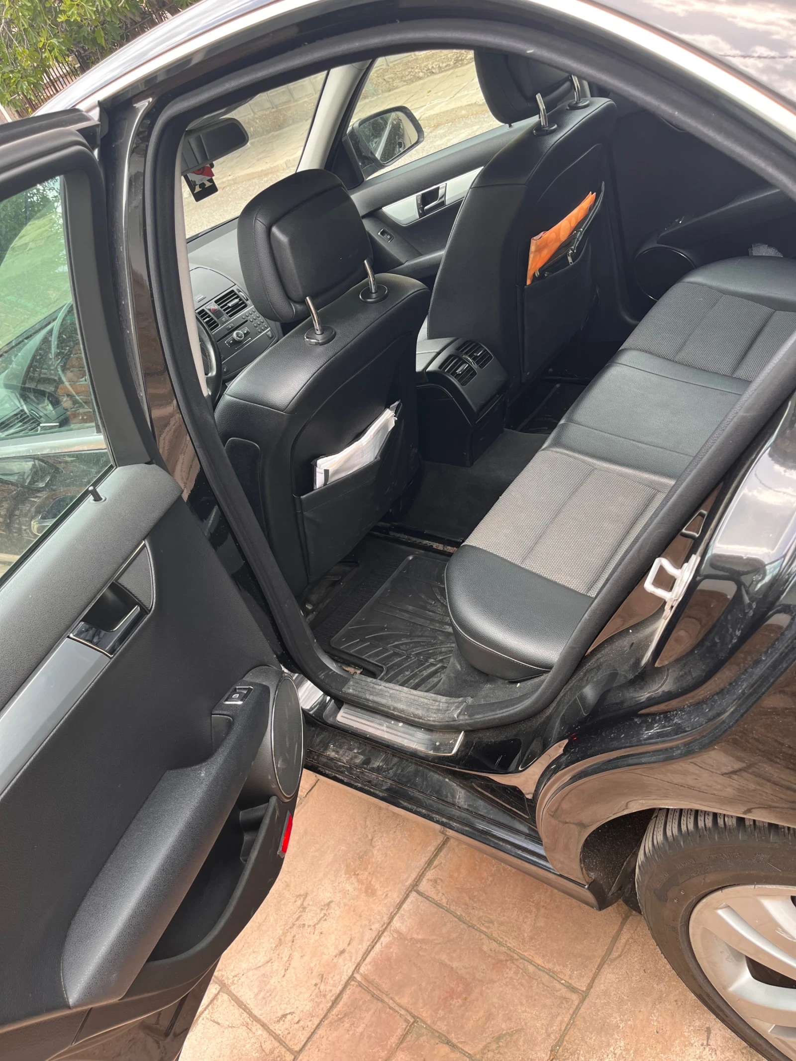 Mercedes-Benz C 220, снимка 5 - Автомобили и джипове - 54994545
