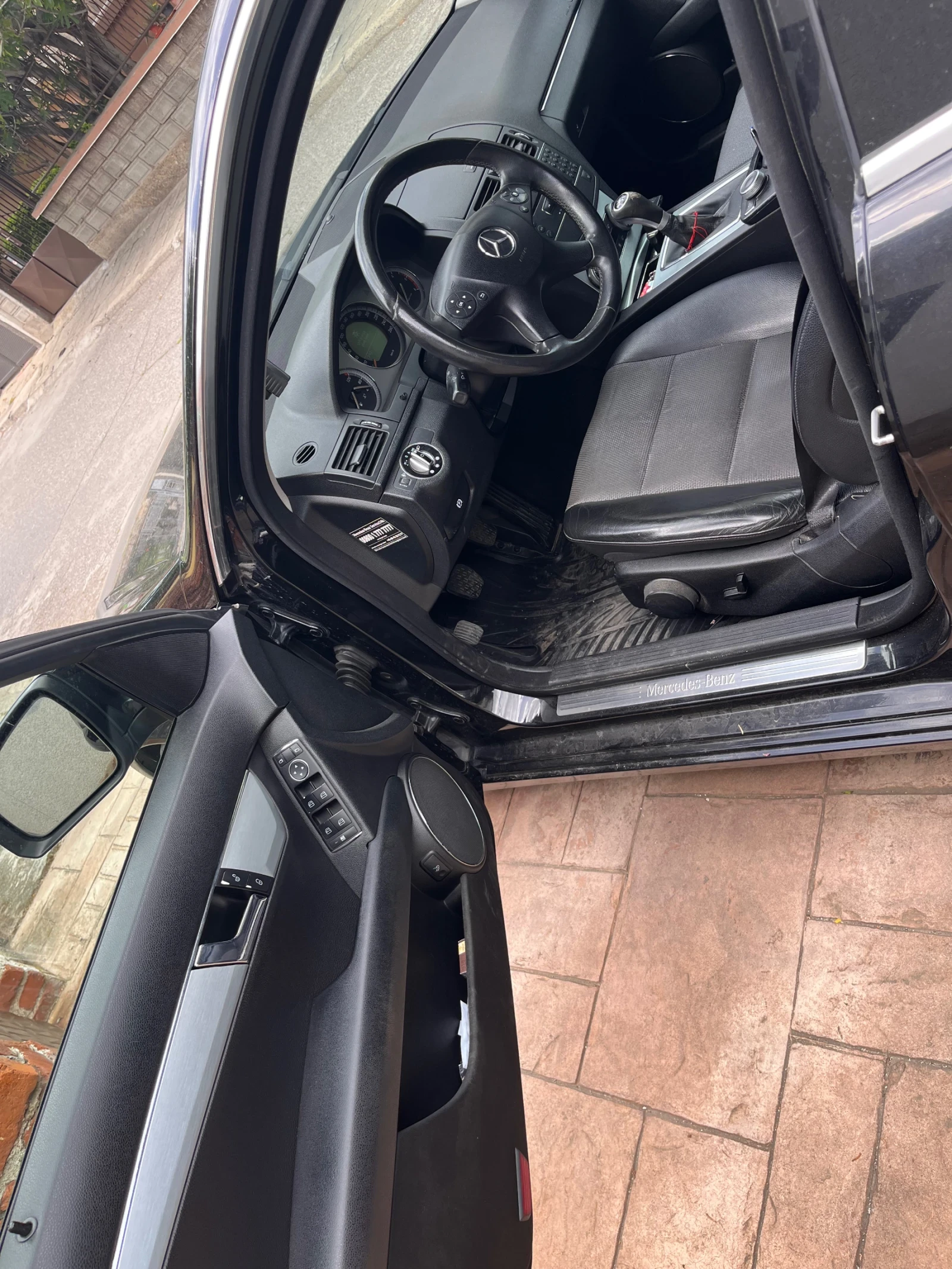 Mercedes-Benz C 220, снимка 8 - Автомобили и джипове - 54994545