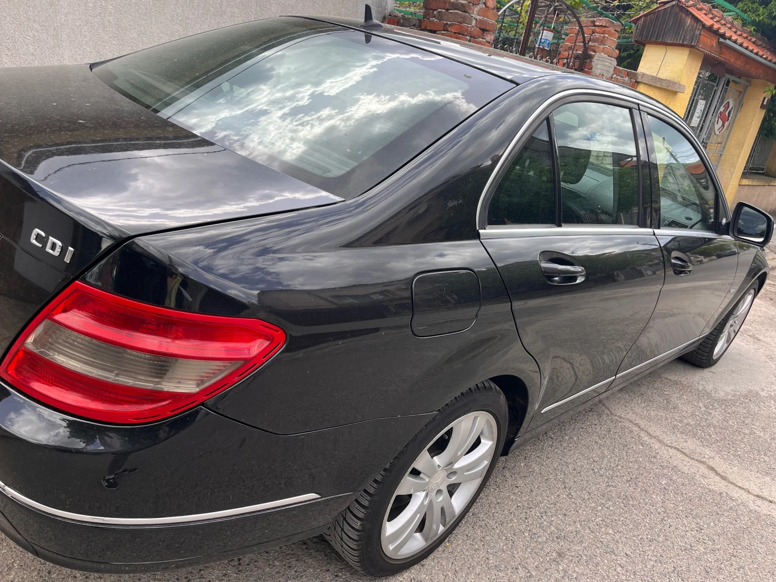 Mercedes-Benz C 220, снимка 2 - Автомобили и джипове - 54994545
