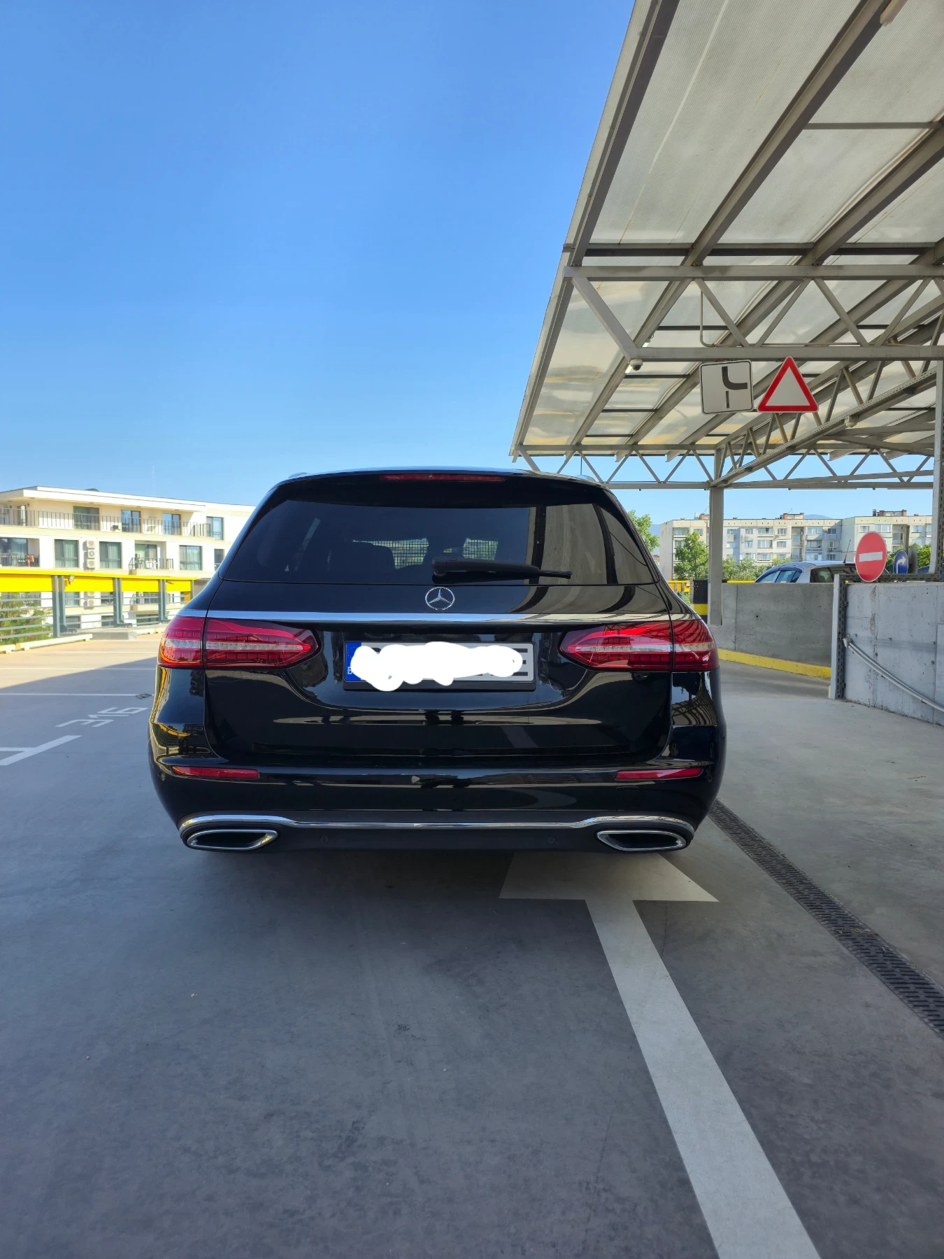 Mercedes-Benz E 220, снимка 4 - Автомобили и джипове - 55080195