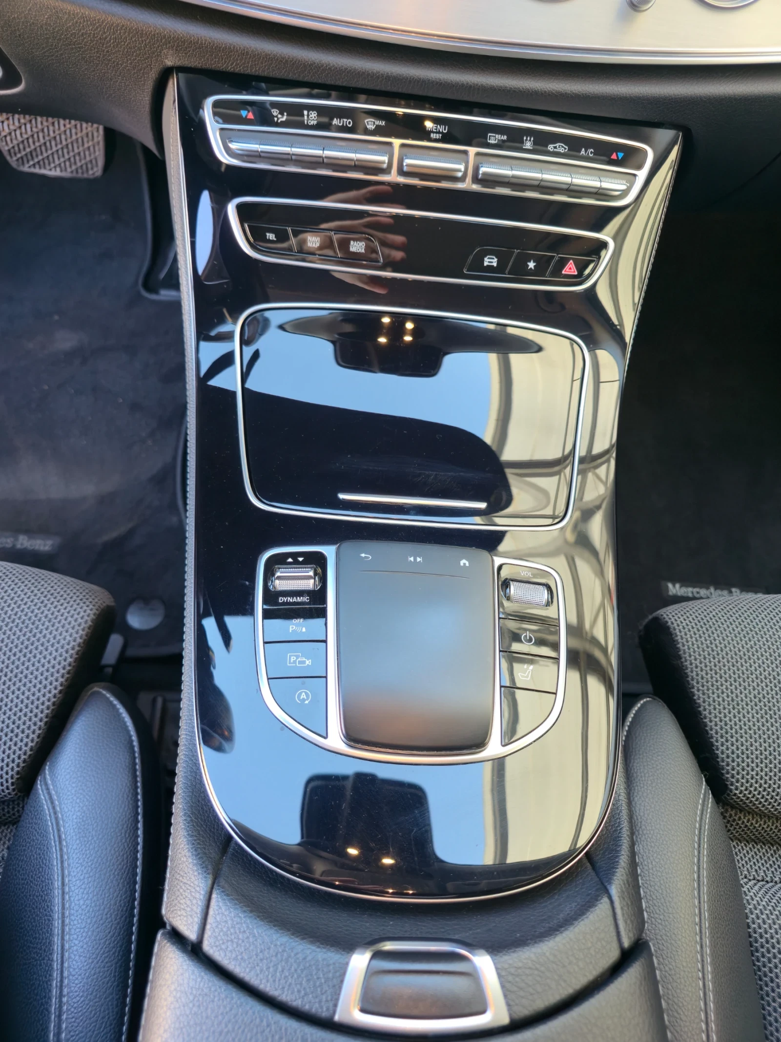 Mercedes-Benz E 220, снимка 5 - Автомобили и джипове - 55080195