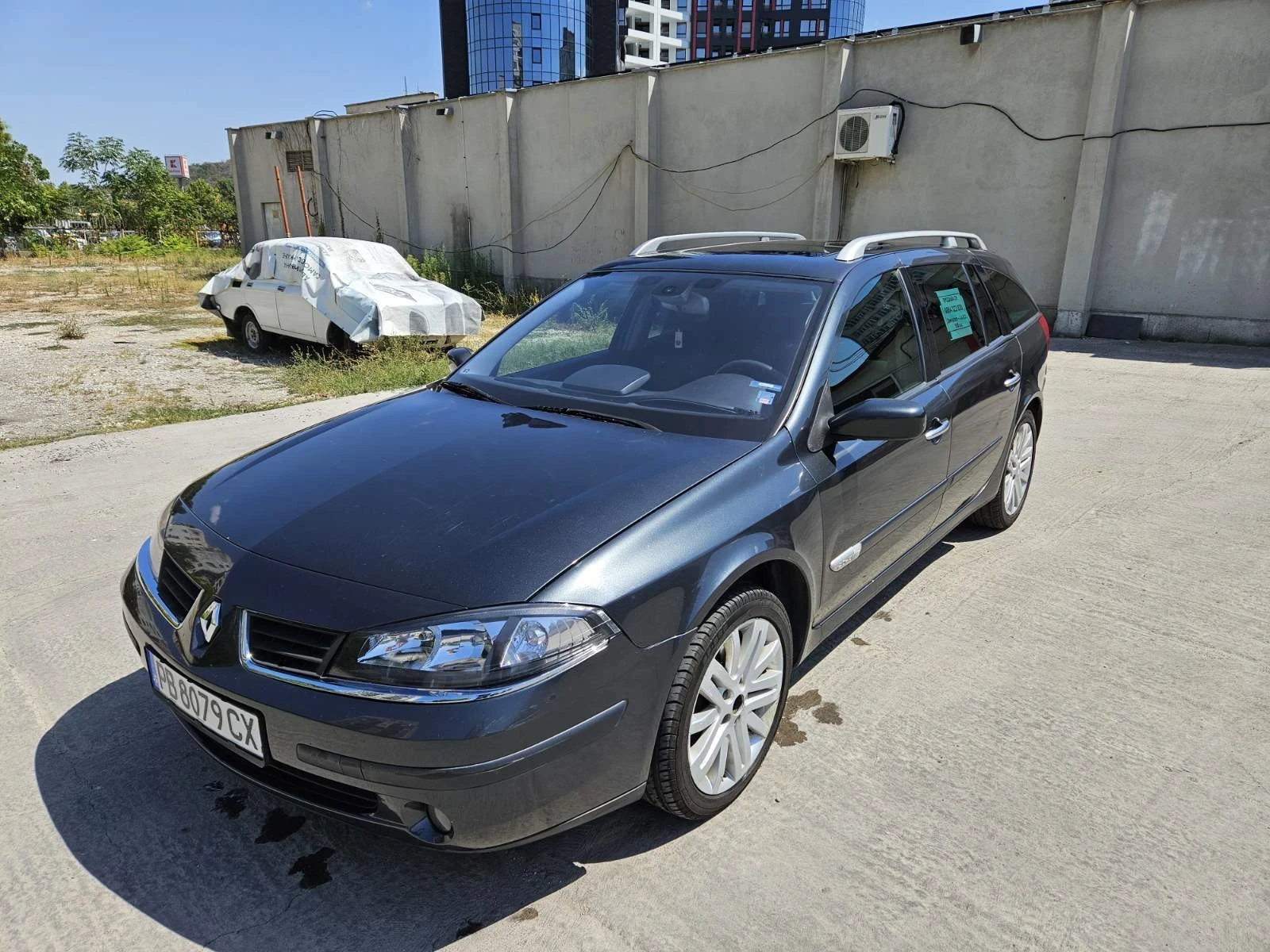 Renault Laguna 2.0 dci Grandtour, снимка 3 - Автомобили и джипове - 55617657