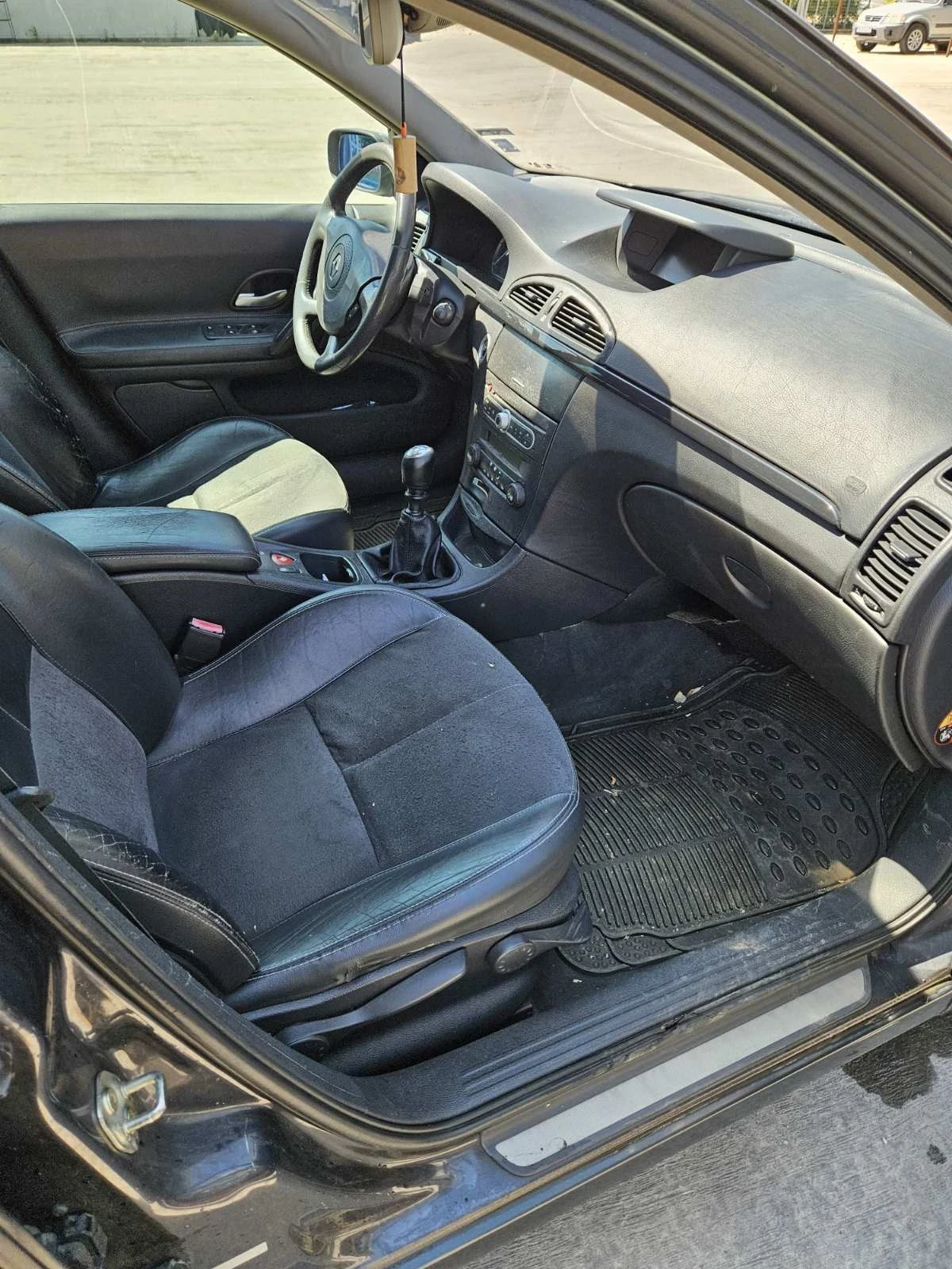 Renault Laguna 2.0 dci Grandtour, снимка 11 - Автомобили и джипове - 55617657