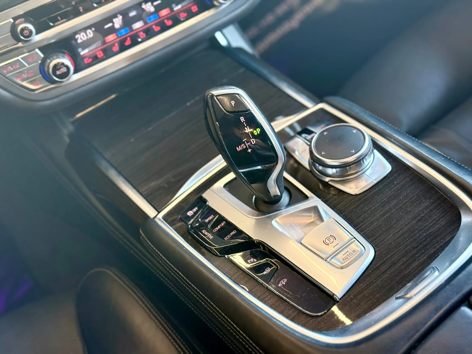 BMW 730 d* xDrive* FULL* B&W* HUD* TV* ЛИЗИНГ, снимка 13 - Автомобили и джипове - 55693975