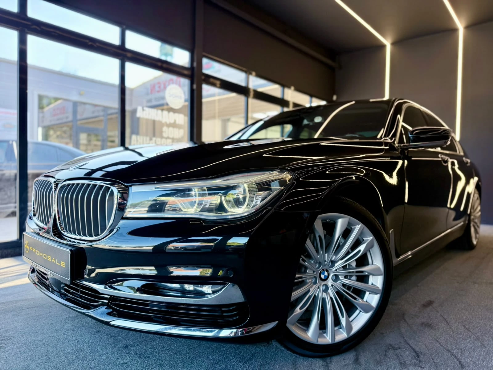 BMW 730 d* xDrive* FULL* B&W* HUD* TV* ЛИЗИНГ, снимка 3 - Автомобили и джипове - 55693975