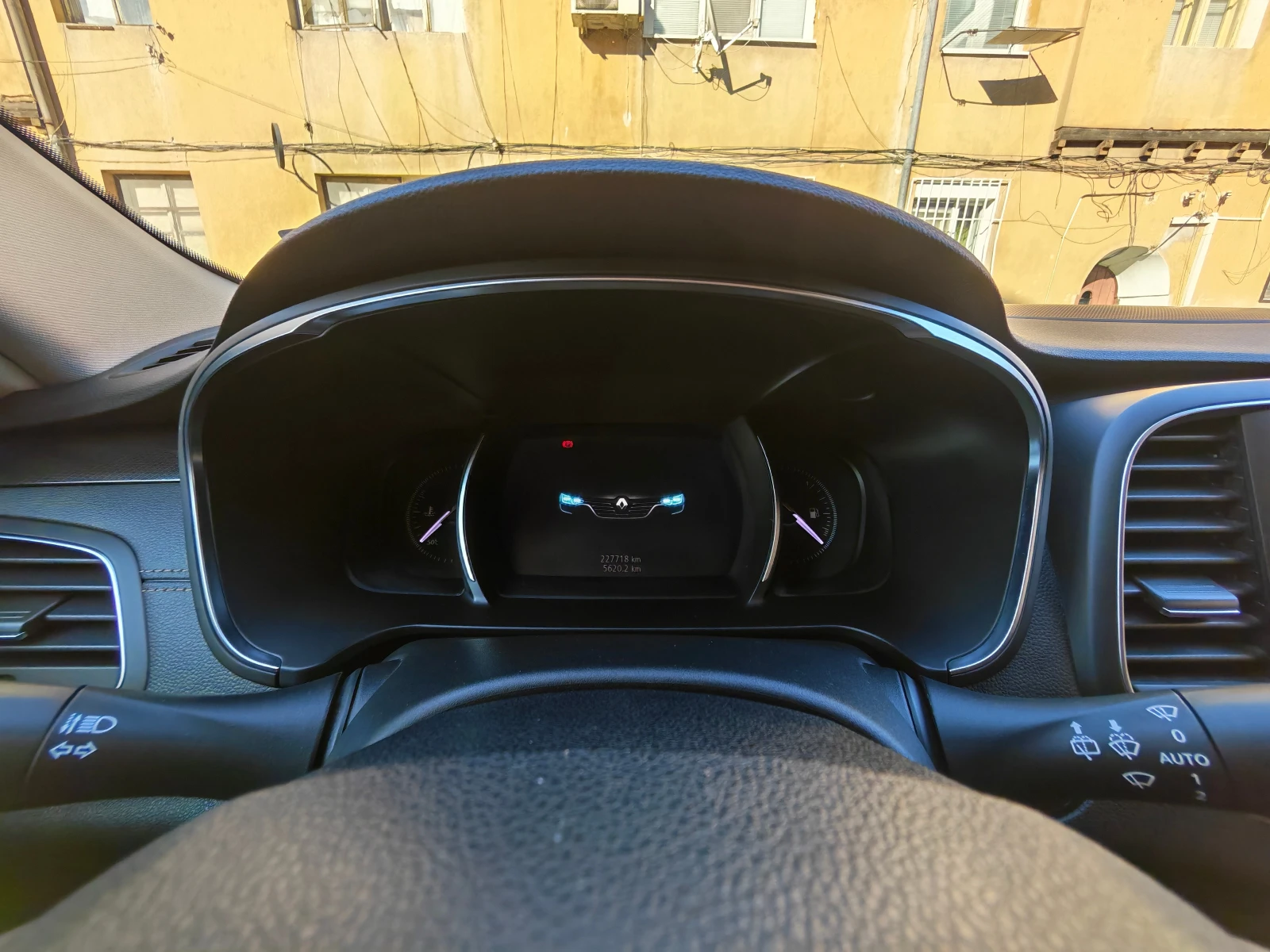 Renault Talisman 1.6 DCI 160hp EURO 6 AUTOMATIC/NAVI/MASSAGE/LED, снимка 16 - Автомобили и джипове - 55754456