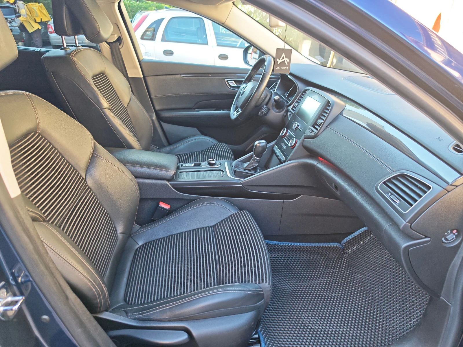 Renault Talisman 1.6 DCI 160hp EURO 6 AUTOMATIC/NAVI/MASSAGE/LED, снимка 11 - Автомобили и джипове - 55754456
