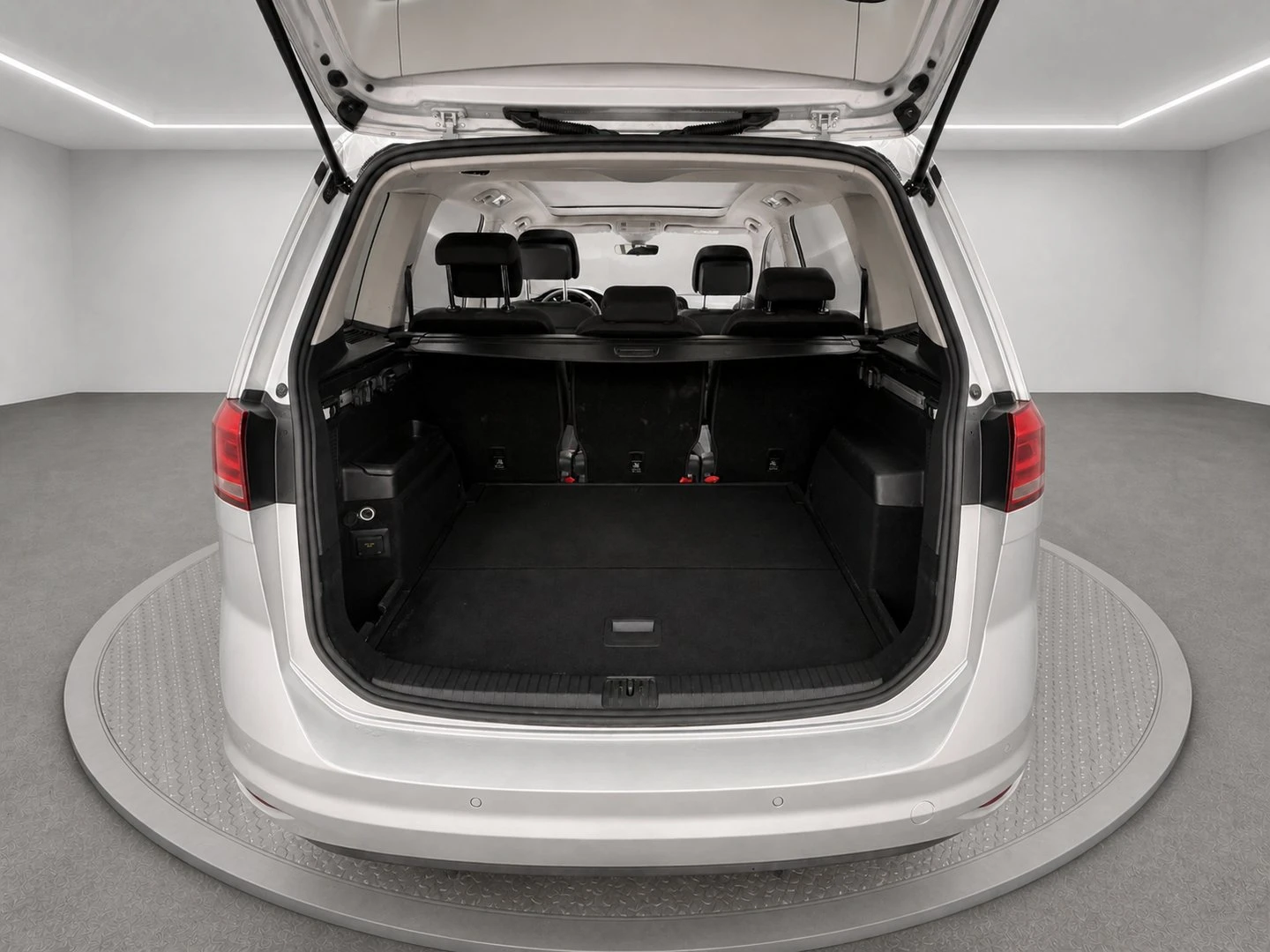 VW Touran, снимка 4 - Автомобили и джипове - 56420881