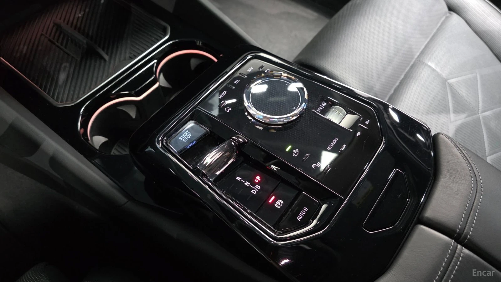 BMW i5 eDRIVE40| 340HP| PANO| HUD| 360| HK, снимка 8 - Автомобили и джипове - 56113681