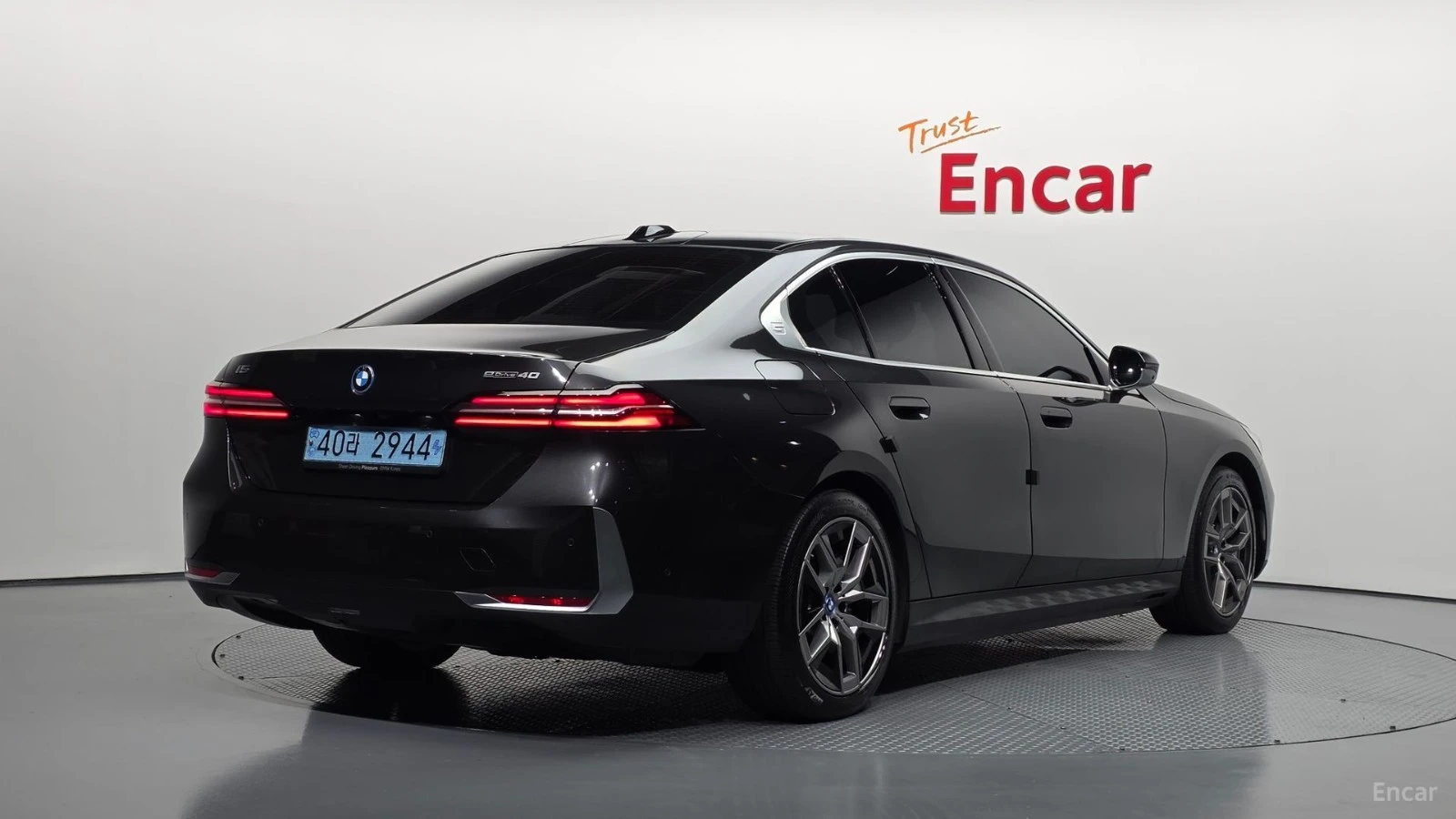 BMW i5 eDRIVE40| 340HP| PANO| HUD| 360| HK, снимка 2 - Автомобили и джипове - 56113681