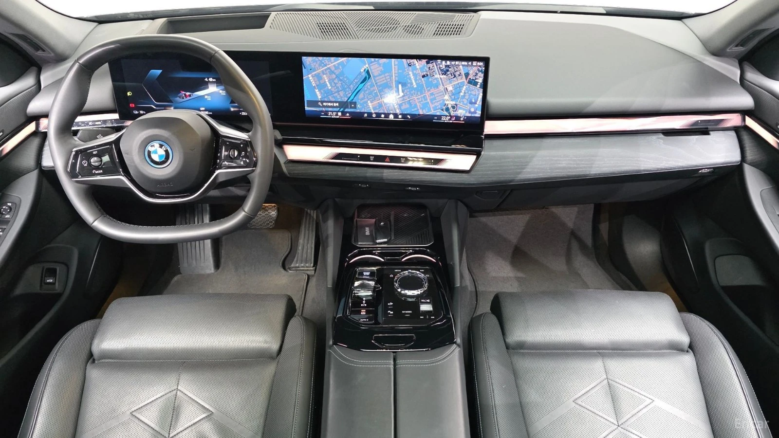BMW i5 eDRIVE40| 340HP| PANO| HUD| 360| HK, снимка 6 - Автомобили и джипове - 56113681
