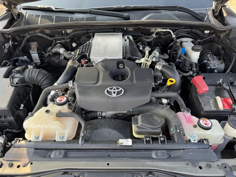 Toyota Hilux 2.8d4-d invincible , снимка 14 - Автомобили и джипове - 47779849