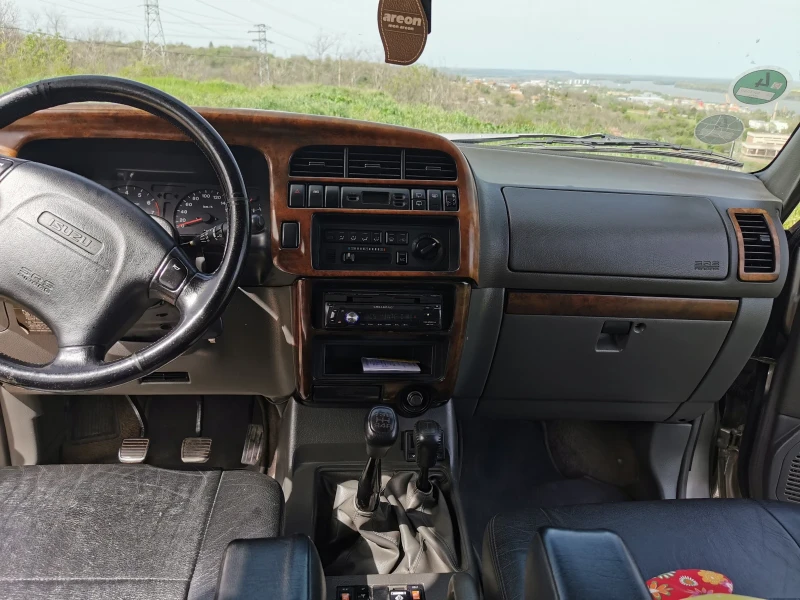 Isuzu Trooper, снимка 10 - Автомобили и джипове - 51360806