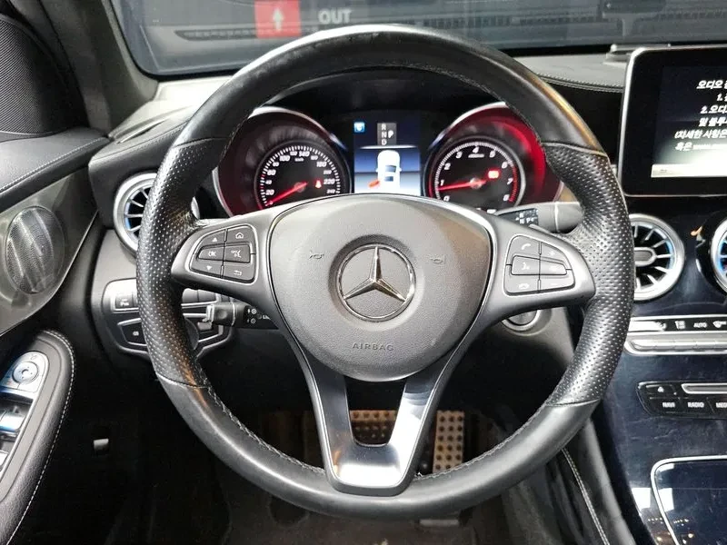 Mercedes-Benz GLC 300 4MATIC AMG LINE COUPE, снимка 13 - Автомобили и джипове - 55923526