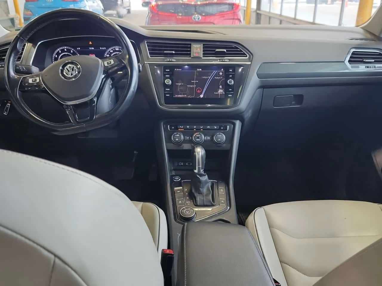 VW Tiguan Highline /CARFAX/ НАВИ/ПОДГРЕВ/КОЖА/4Х4/ПАНОРАМА - изображение 8