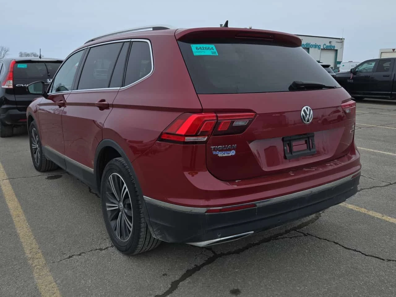 VW Tiguan Highline /CARFAX/ НАВИ/ПОДГРЕВ/КОЖА/4Х4/ПАНОРАМА - изображение 3