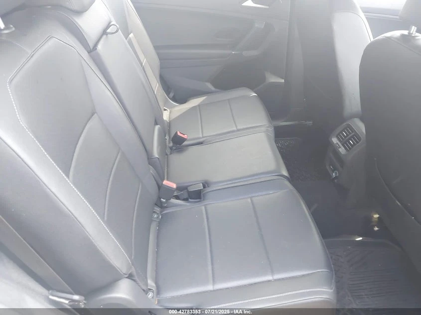 VW Tiguan * R-Line Black* , снимка 8 - Автомобили и джипове - 53958627