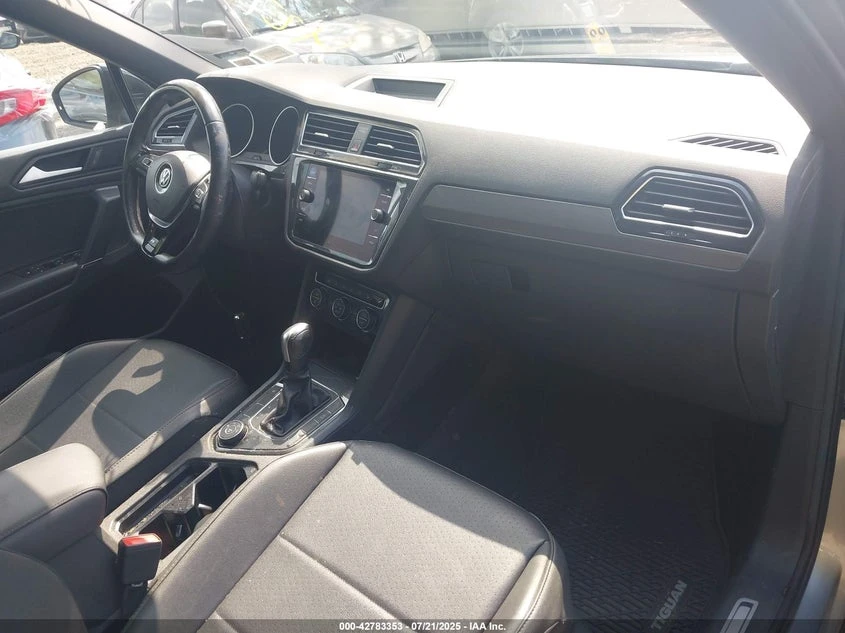 VW Tiguan * R-Line Black* , снимка 5 - Автомобили и джипове - 53958627