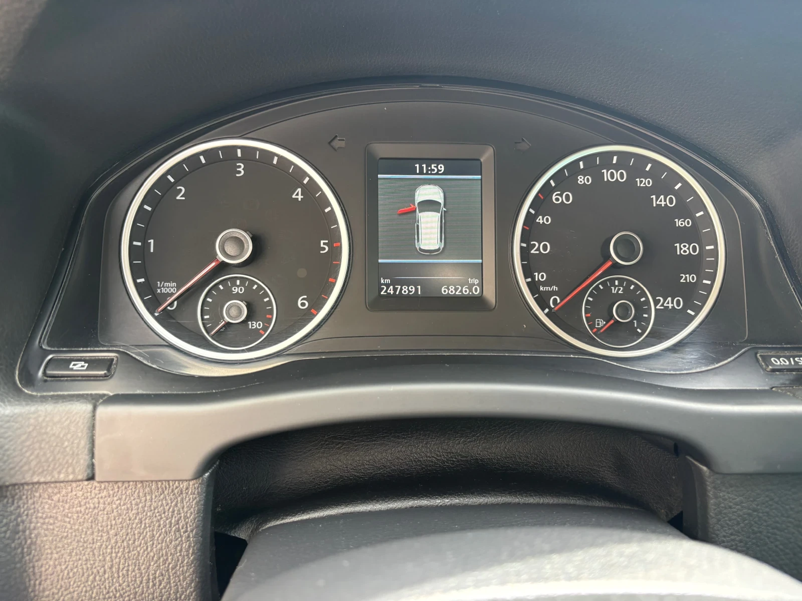 VW Tiguan, снимка 10 - Автомобили и джипове - 55131286