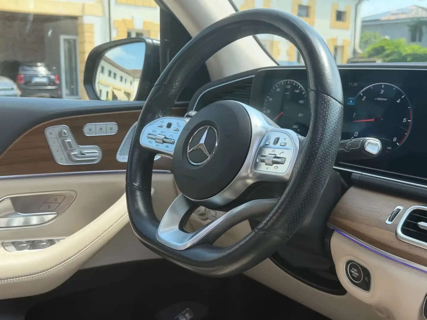 Mercedes-Benz GLS 400 d 4MATIC AMG-LINE, снимка 9 - Автомобили и джипове - 55301731