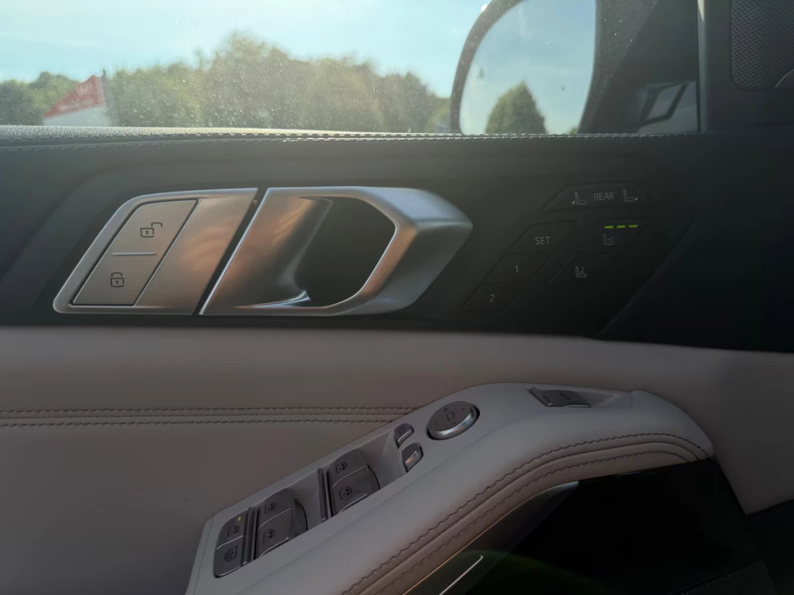 BMW X7 M50i/530HP/PANO/H&K/360/TV/INDI/638z, снимка 16 - Автомобили и джипове - 55407255