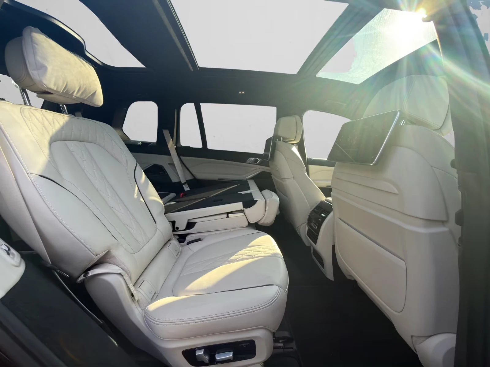 BMW X7 M50i/530HP/PANO/H&K/360/TV/INDI/638z, снимка 11 - Автомобили и джипове - 55407255