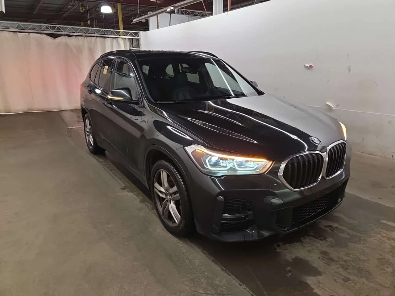 BMW X1 XDRIVE28I| ПЪЛЕН М-ПАКЕТ| AMBIENT| 2 КЛЮЧА| , снимка 2 - Автомобили и джипове - 56196112